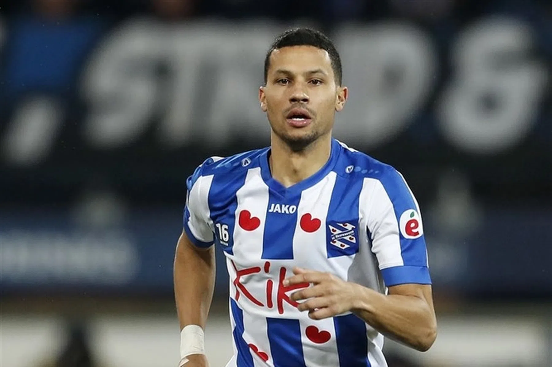 Van Rhijn alweer toe aan vierde club sinds vertrek bij Ajax