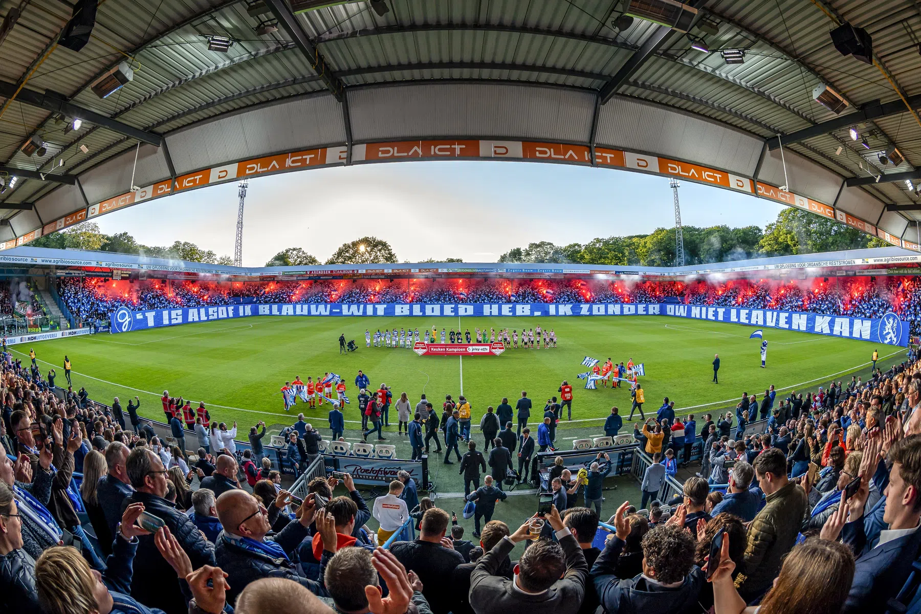 Halvering voetbaleconomie dreigt: 'Honderden miljoenen op het spel voor Eredivisie' 