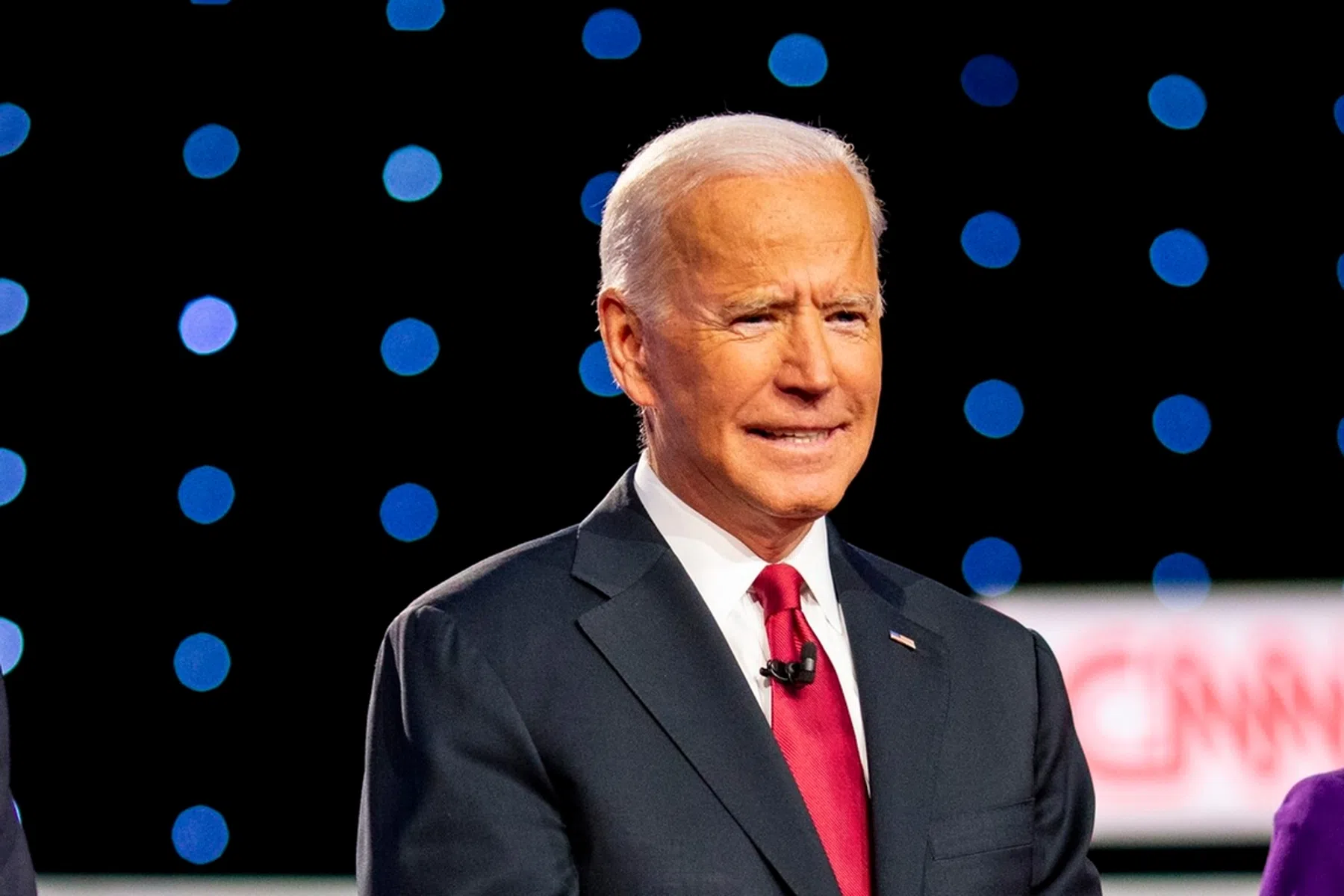 Politiek spel: salarisdiscussie VS-vrouwen leidt tot WK-dreigement Biden