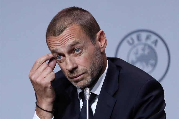 Ceferin predikt hoop: snel weer terug naar 'oude vertrouwde voetbal' 