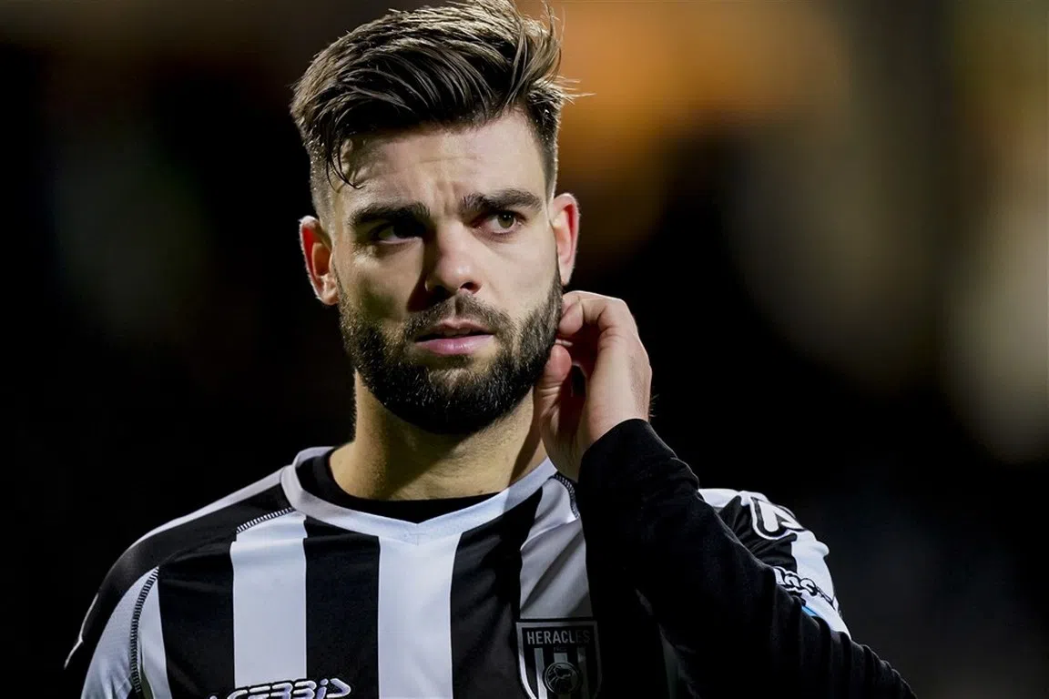 Heracles meldt nieuws over Pröpper nu pas: 'Dit is een geschikt moment'