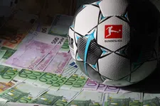 Thumbnail for article: Licht op groen in Duitsland: Bundesliga wordt hervat