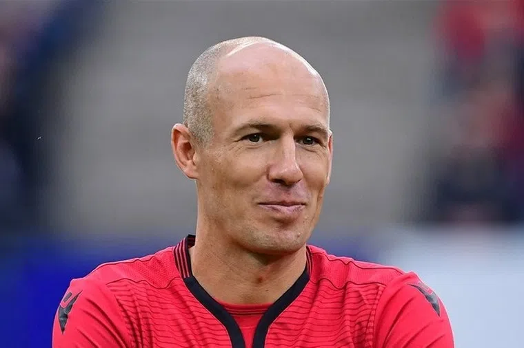 Na Robben ook Batman, Valencia-verdediger moet naar de kapper