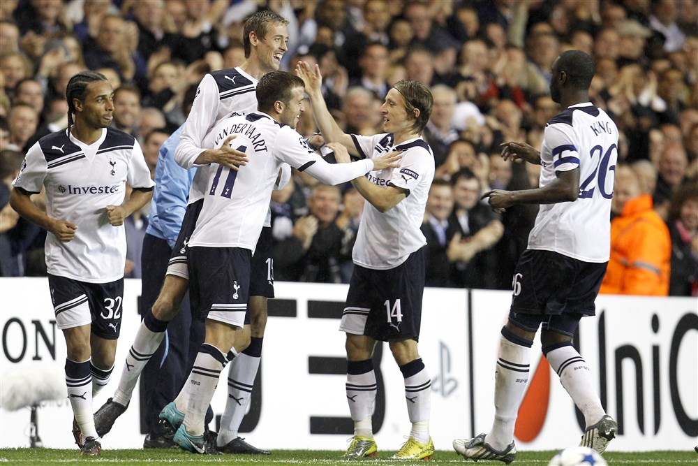 Van der Vaart neemt Twitter-account Spurs over en benoemt mooiste goals