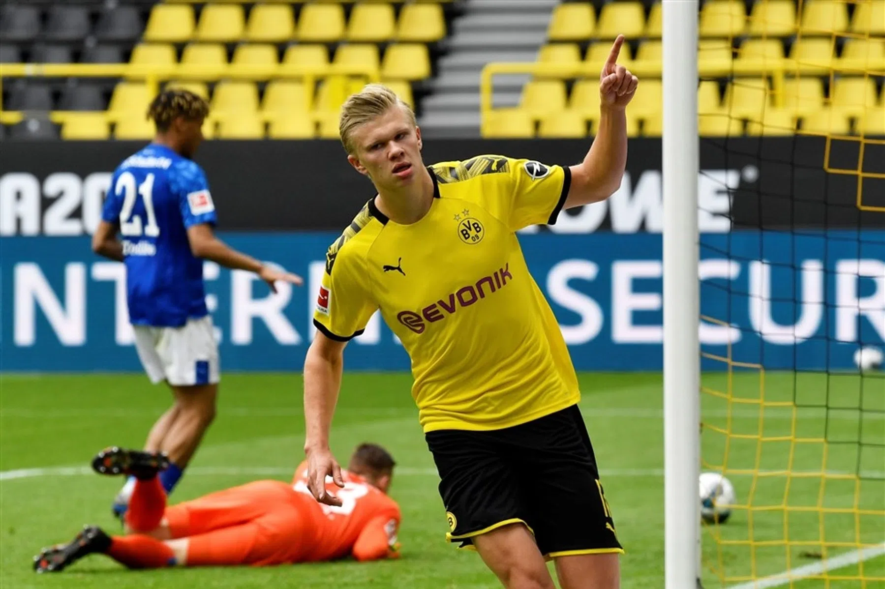 Corona-pauze houdt fenomeen Haaland niet tegen