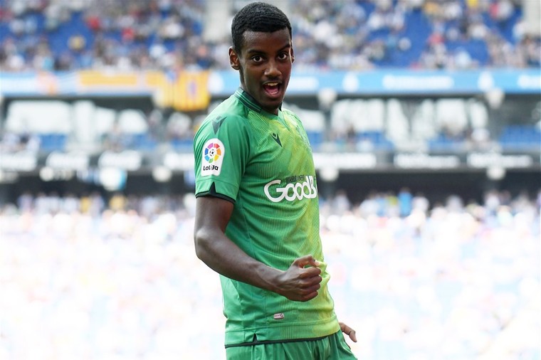 Isak voelt zich vereerd door vermeende interesse Barcelona