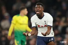 Thumbnail for article: Spurs kondigt schoorvoetend onderzoek aan naar buitengewoon hardleerse Aurier