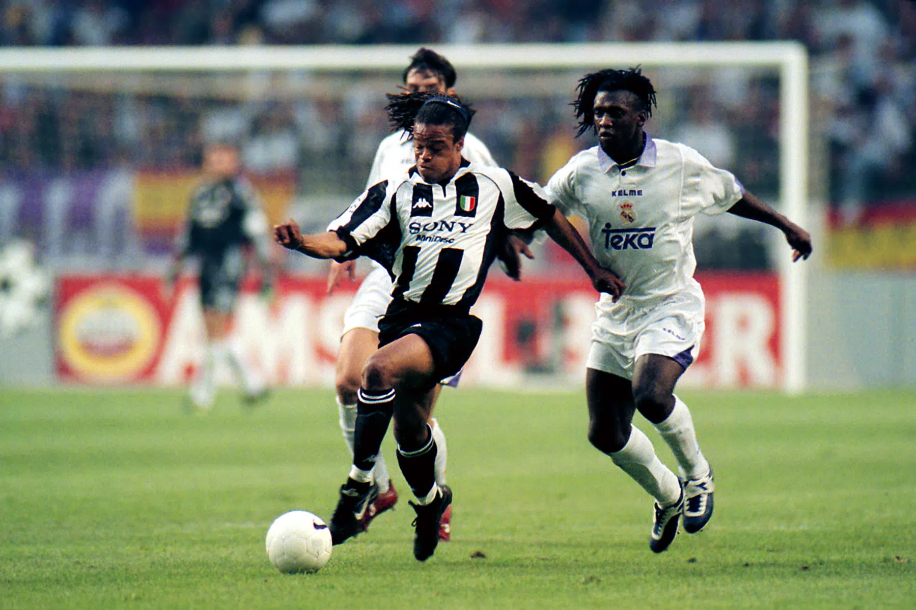 Keiharde clash tussen Seedorf en Davids op historische avond in Amsterdam