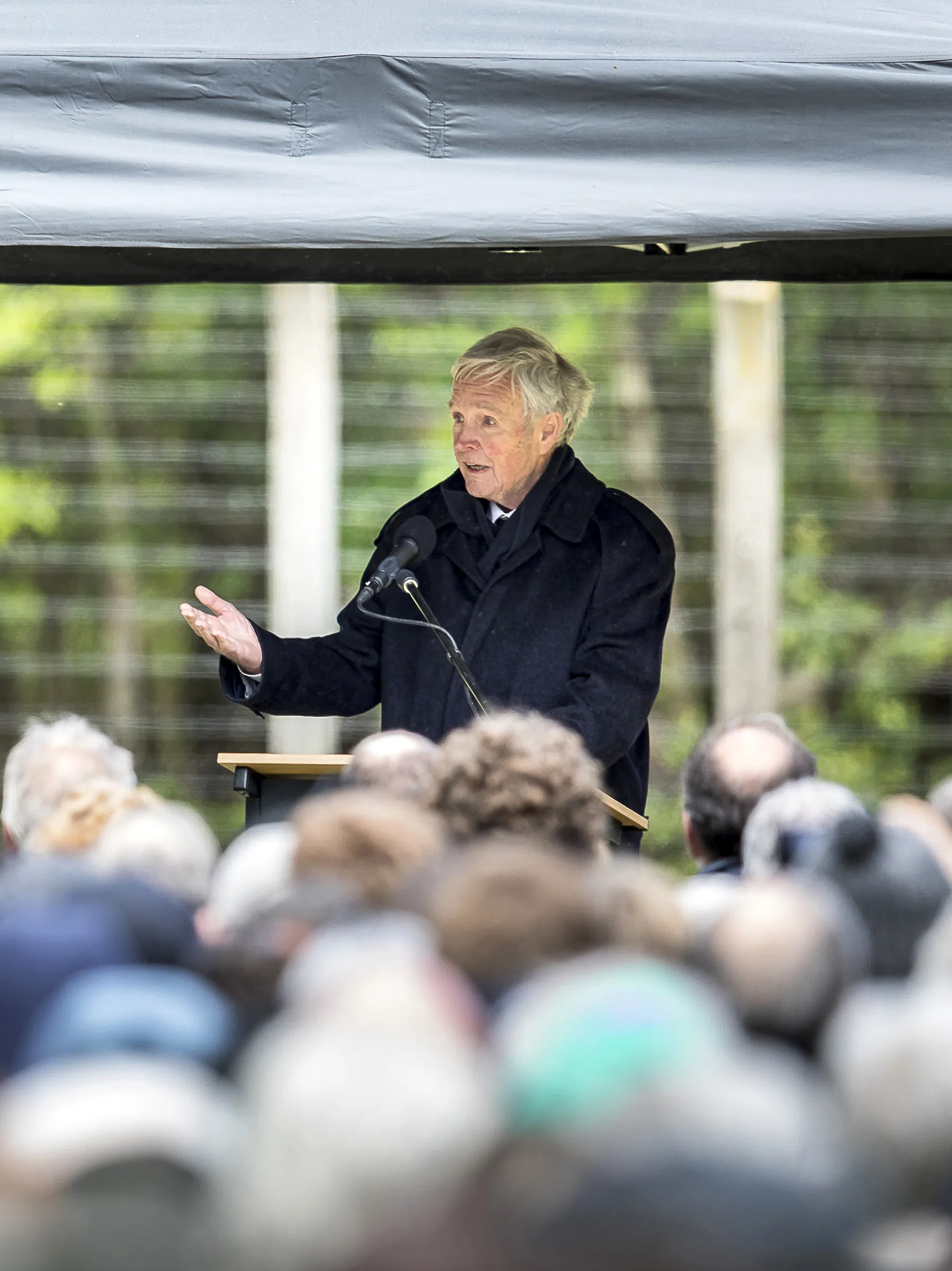 Het pleidooi van Jan Terlouw: 'De regering moet weer laten voetballen'