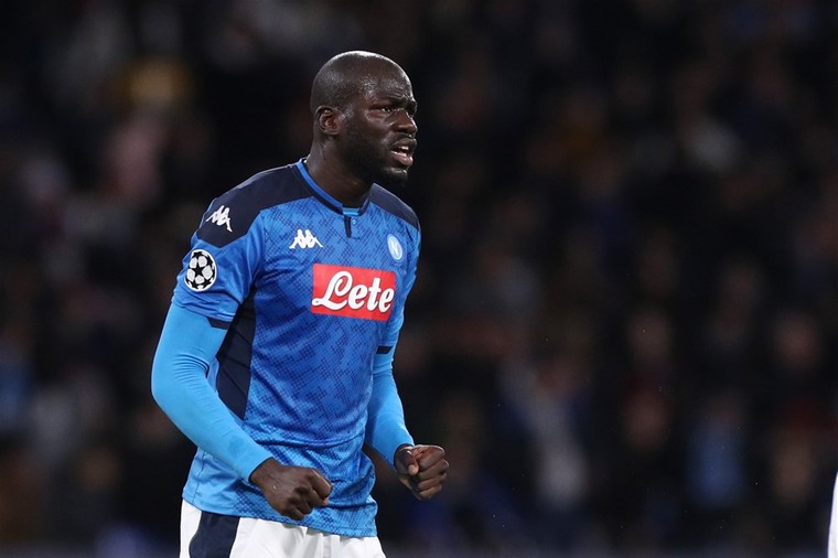 'Napoli zet spelers in de etalage en rekent op tweehonderd miljoen euro'