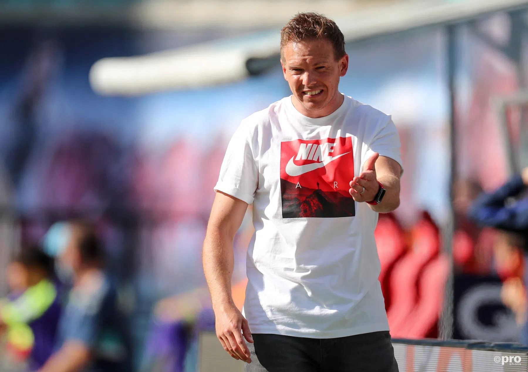 Drie verdedigers, wingbacks en een Quarterback: Nagelsmann doet het anders