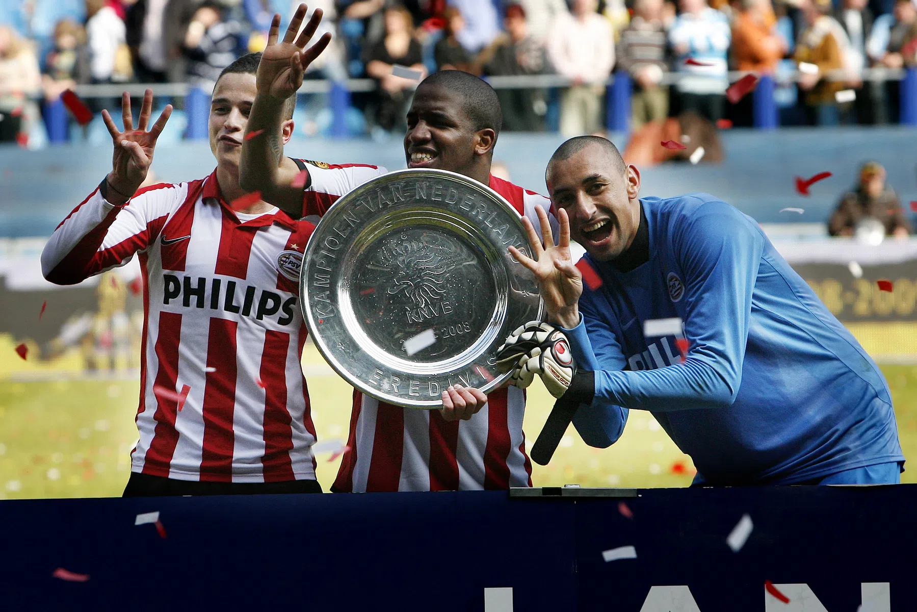 Afellay blikt terug op Ajax-plaagstootje, Willem II-fans bedanken Gladon