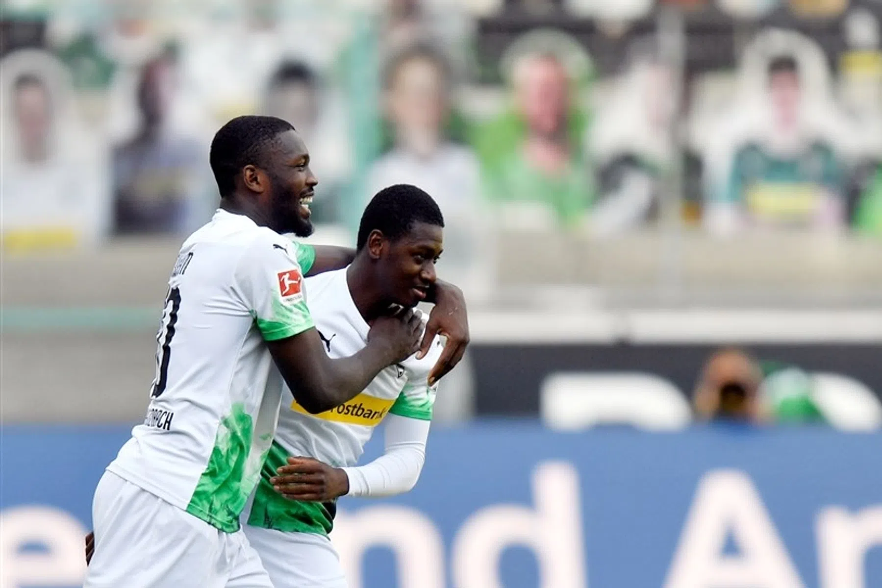 Debuut na vier jaar tegenslag: Gladbach fêteert pechvogel Doucouré