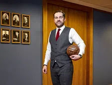 Thumbnail for article: Klaas Dijkhoff: 'De belastingbetaler kan niet alle clubs redden'