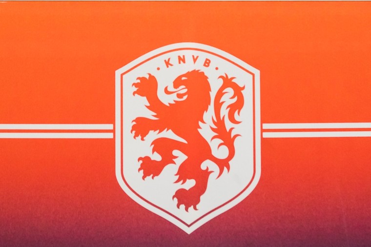 Top van KNVB is solidair en levert salaris in