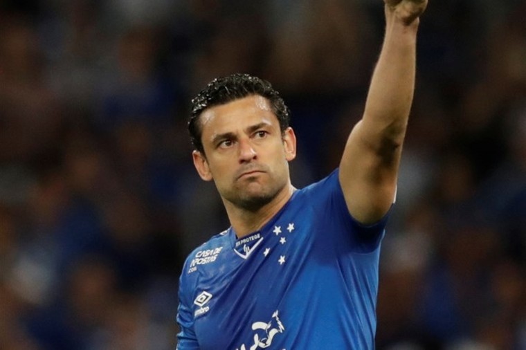 Fred volbrengt fietstocht en tekent opmerkelijk contract bij Fluminense