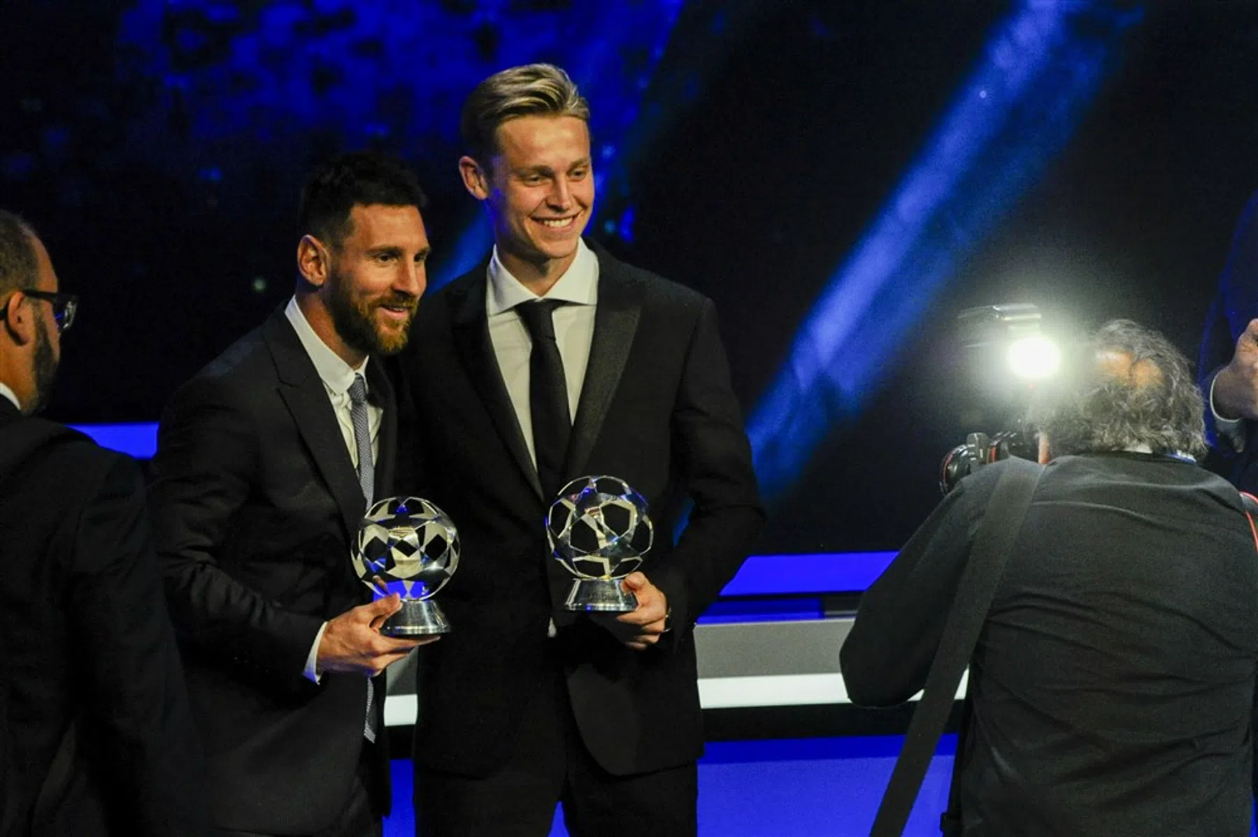 De Jong luistert goed naar Messi, Weghorst zit ergens anders met gedachten