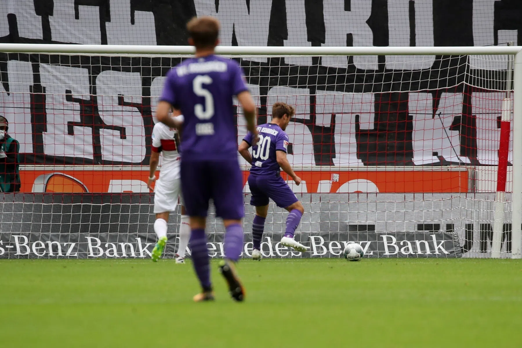 Speler van Osnabrück zorgt voor misschien wel de misser van het jaar