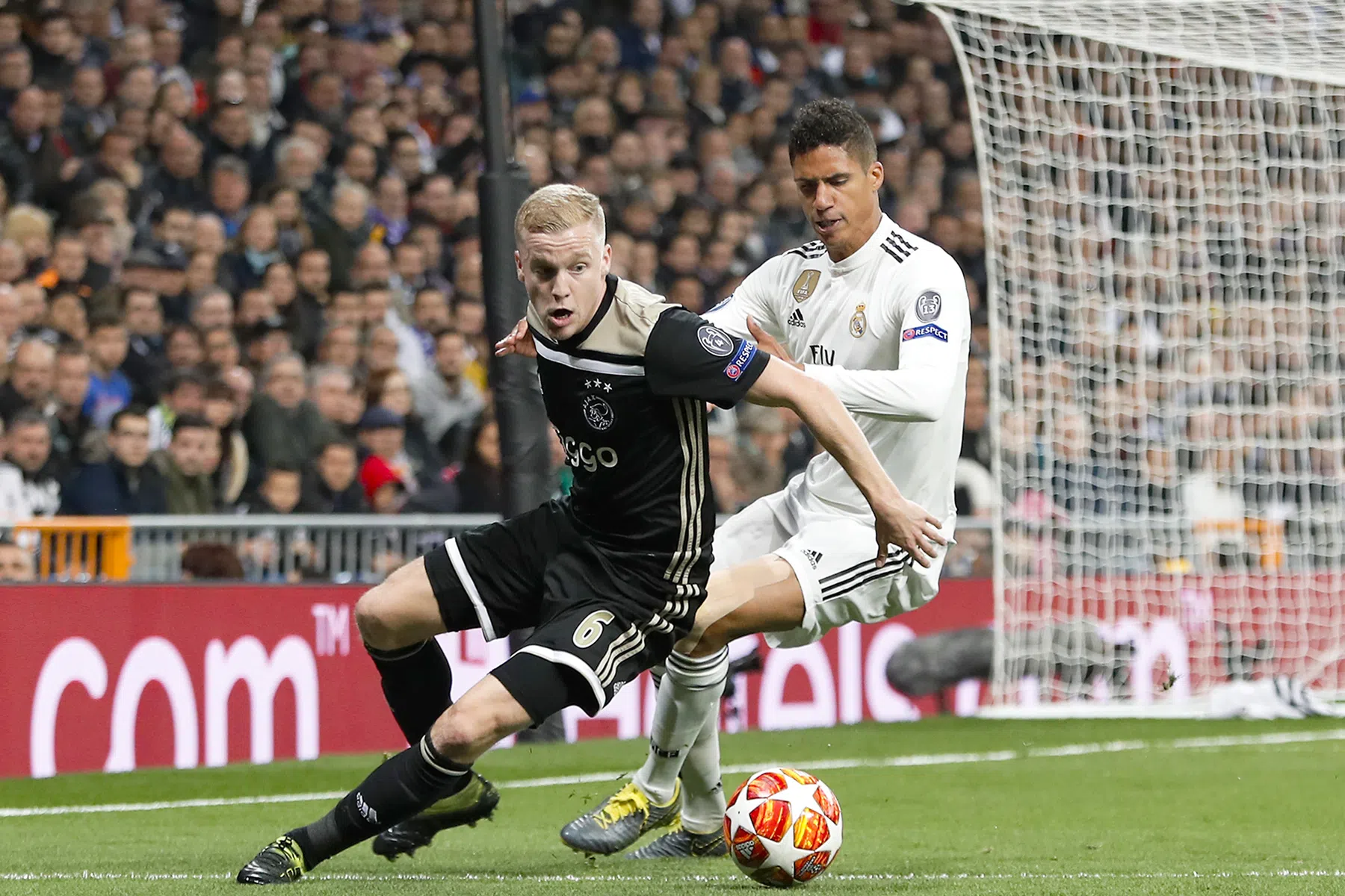 Transferkoorts bij Ajax: over Van de Beek, Dest, Huntelaar én Klaassen