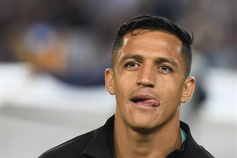 Solskjaer bespreekt toekomst Alexis Sánchez: 'Soms past een goede bank niet'