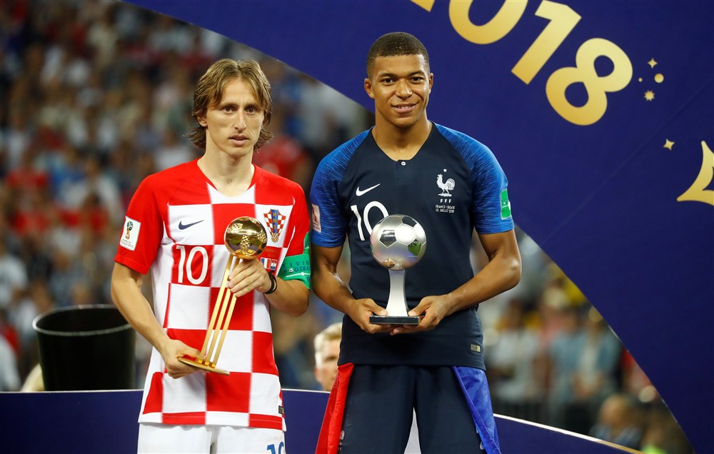 Modric adviseert Mbappé: 'Hij moet vertrekken bij PSG om de beste te worden'