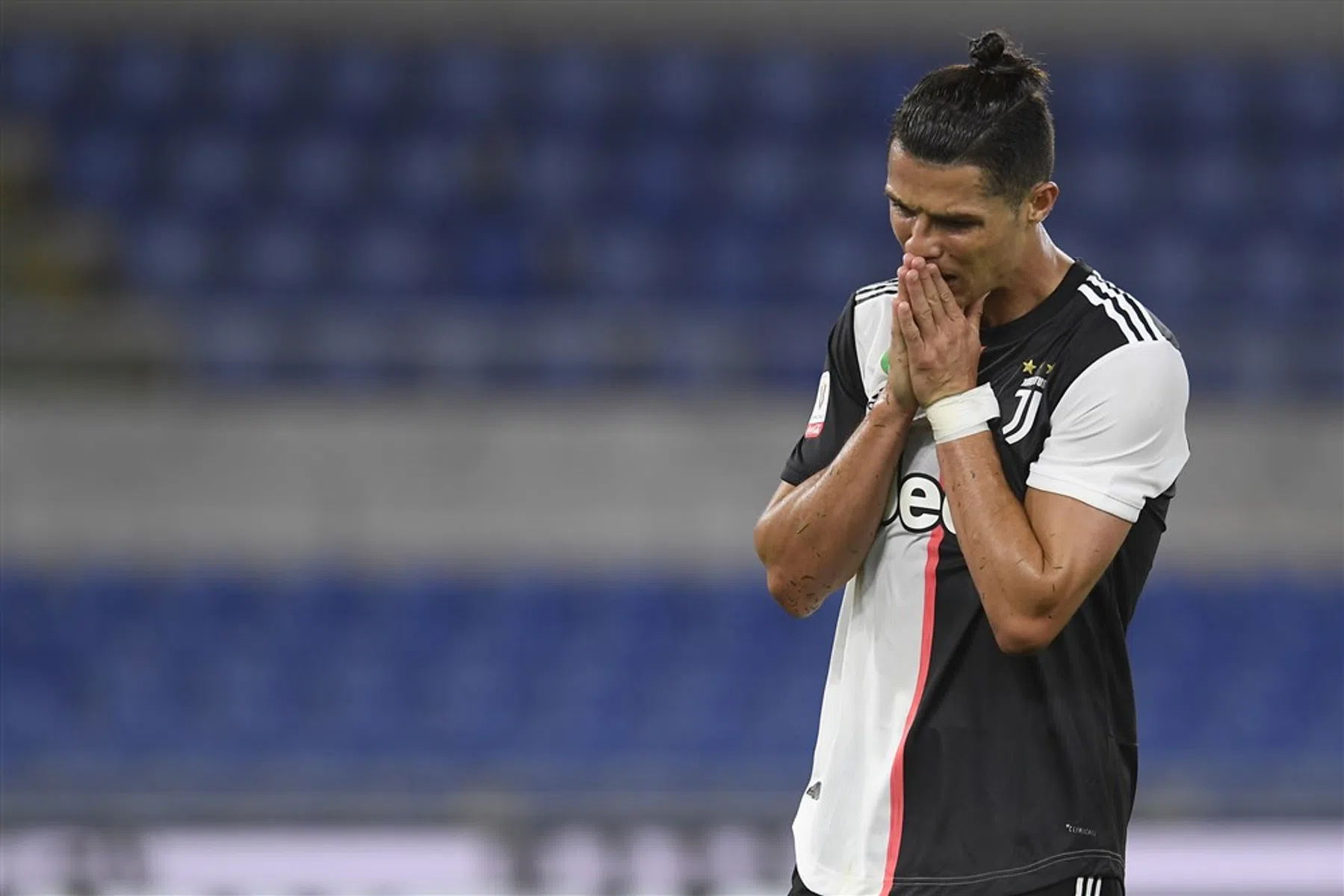 Ronaldo kan niemand passeren, Marino te laat op training door aliens 