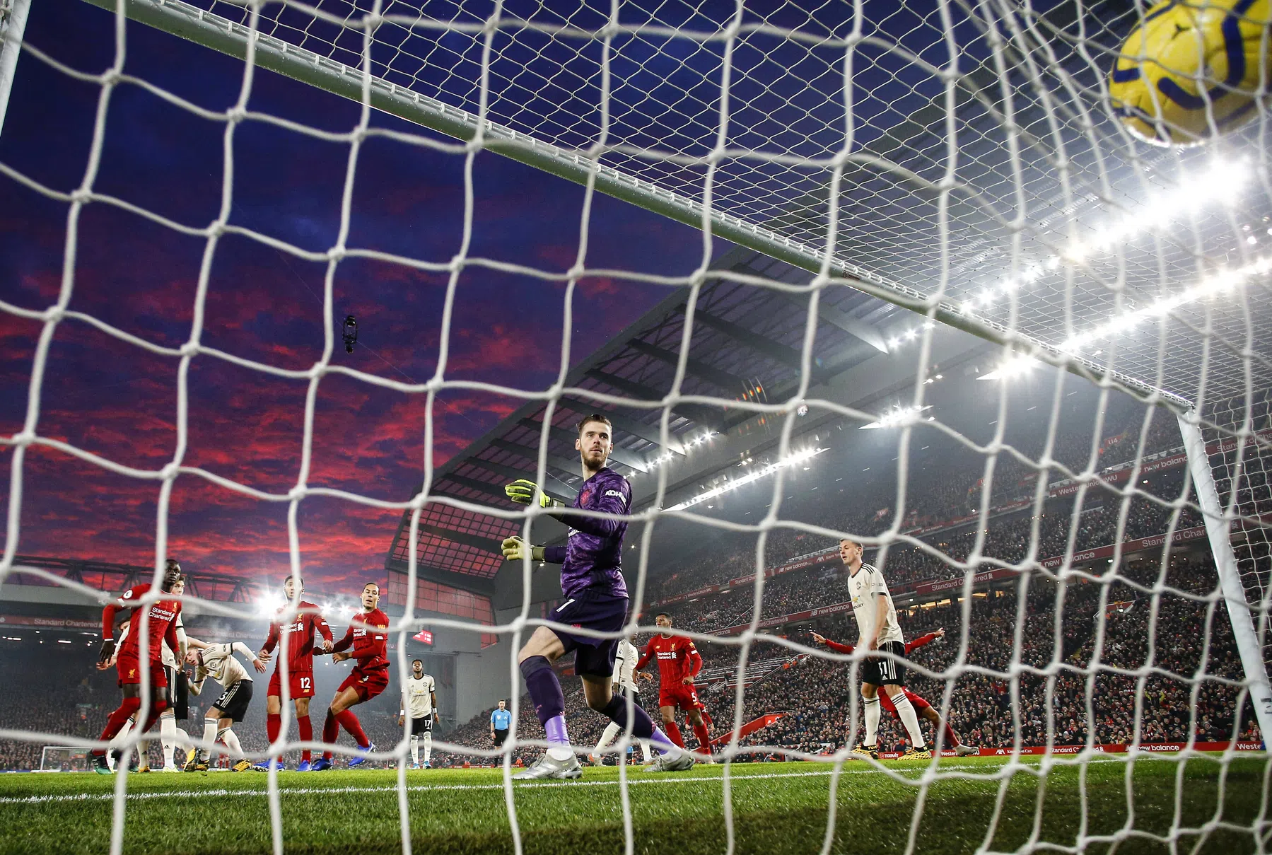The show must go on: de Premier League en de vrees van 370 miljoen euro