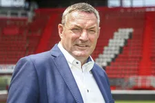 Thumbnail for article: Tot zijn geluk voelt Ron Jans weer gras onder de schoenen
