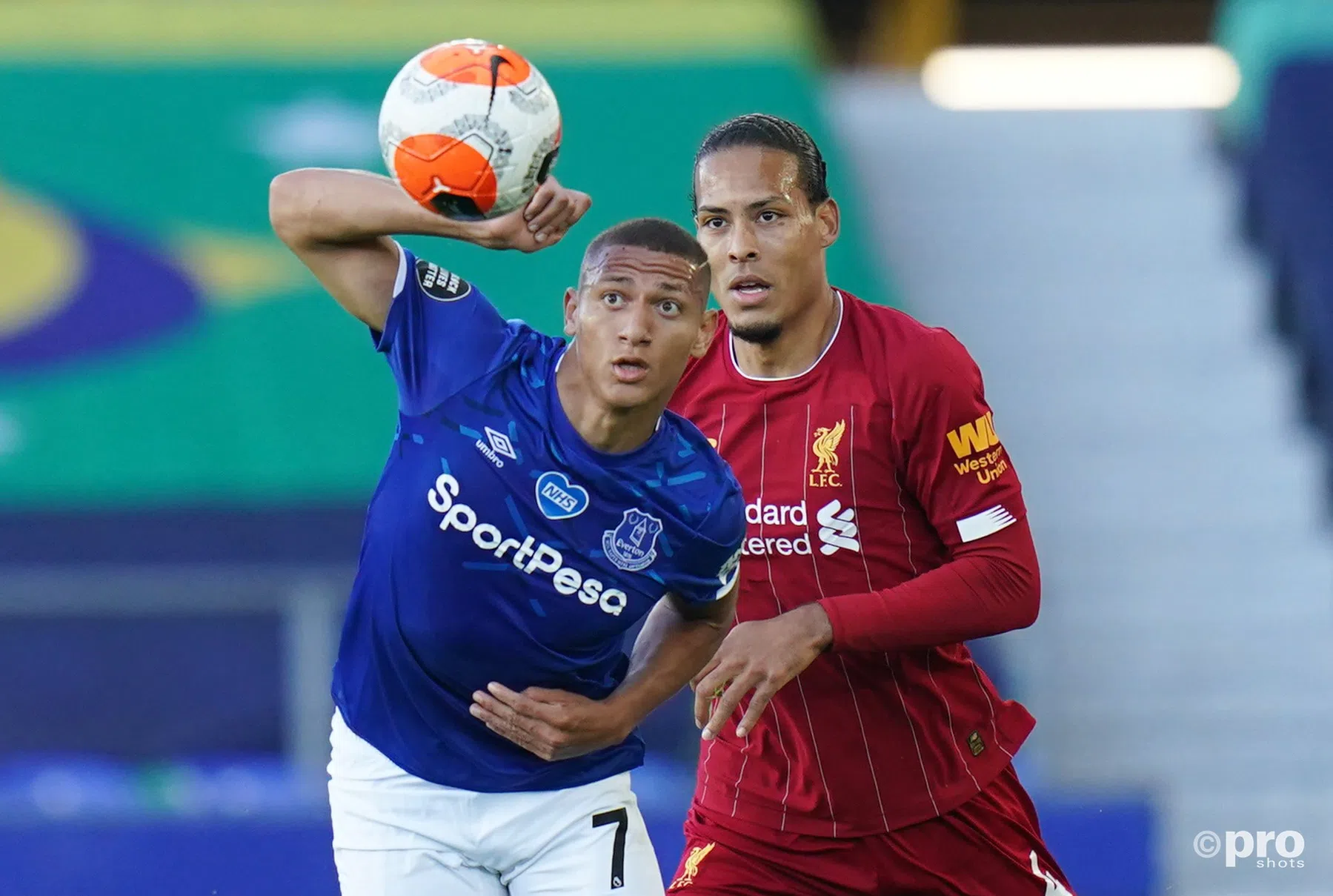 Waarom je Virgil van Dijk bijna niet voorbij kan dribbelen
