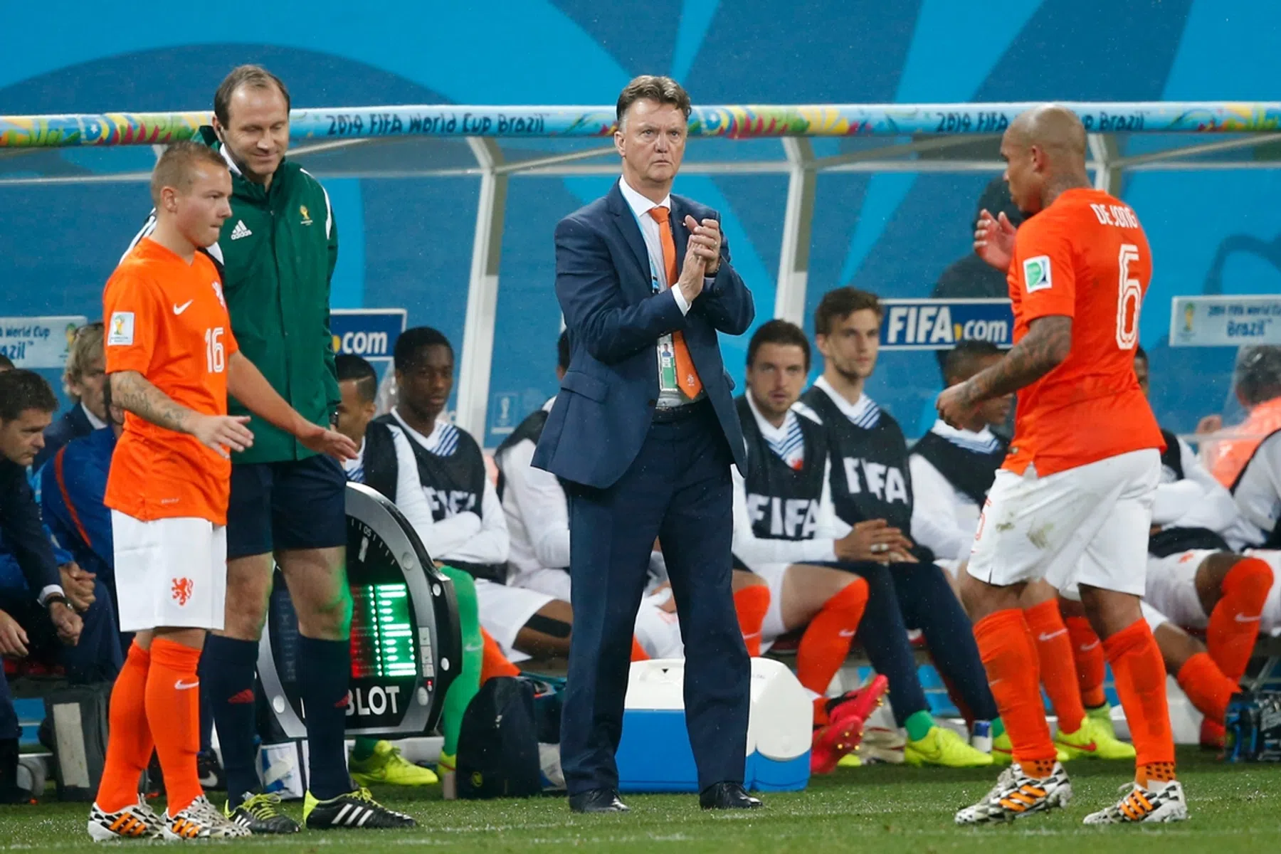 Van Gaal ontkent sneer in Sneijder-biografie naar jarige Clasie