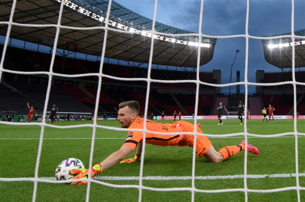 Blunderende Leverkusen-keeper diep door het stof na verloren bekerfinale