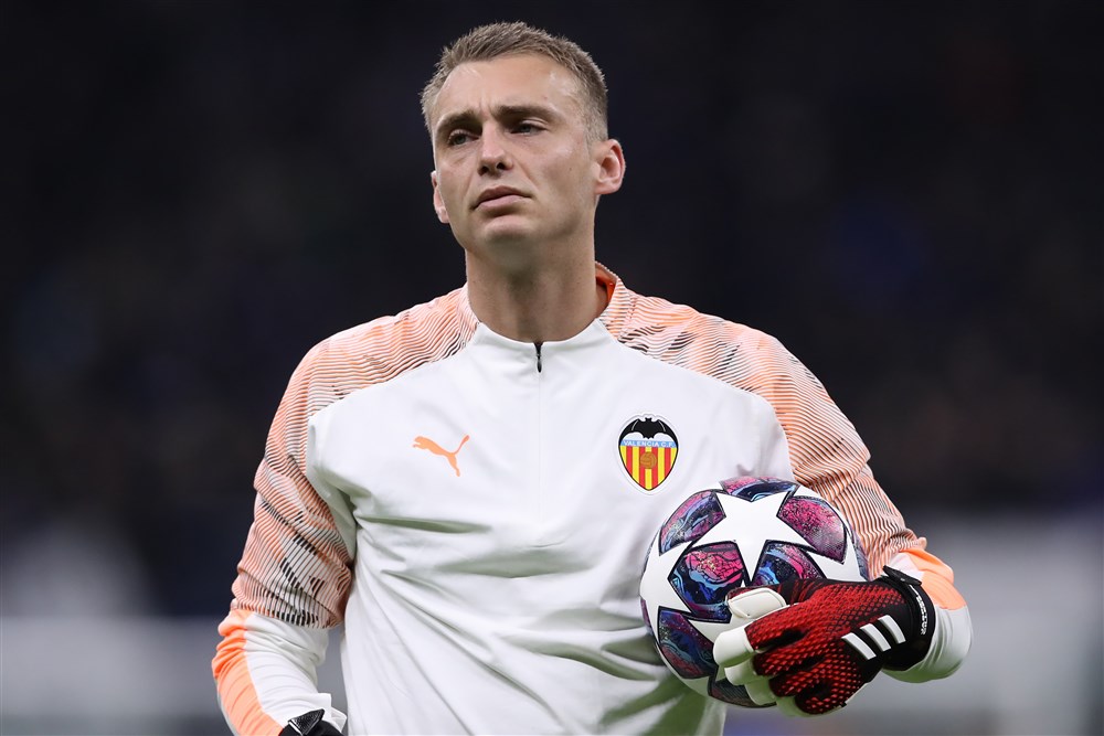 Bankzitter Cillessen ziet ploeterend Valencia ontsnappen