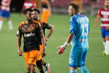 Thumbnail for article: 'Grote schoonmaak bij Valencia: ook Cillessen staat op zwarte lijst'