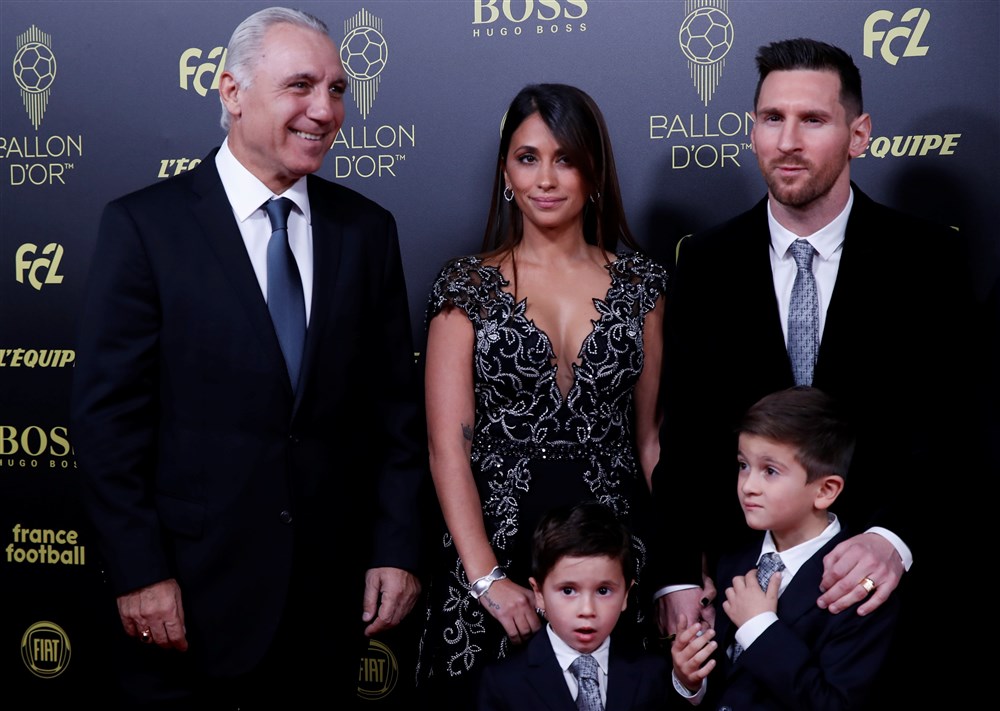 Stoichkov fileert Barça-top: 'Middelmatige coach met een middelmatige assistent'