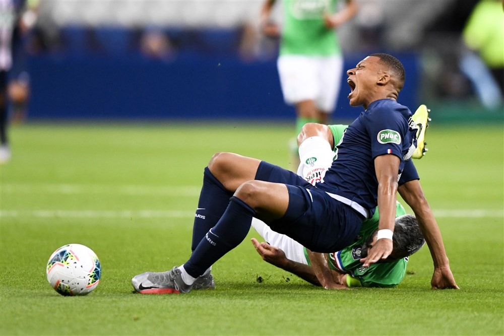 Aanslag op Mbappé overschaduwt Coupe de France-winst PSG