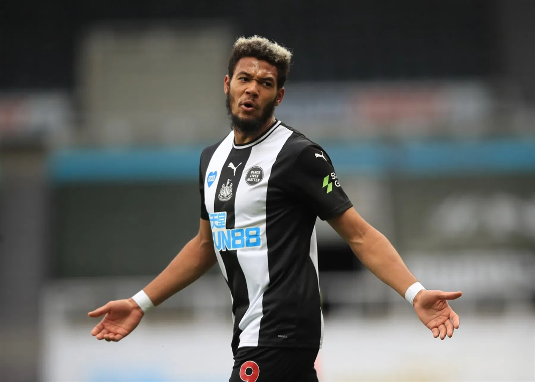 Spits die eigenlijk schaduwspits is als symbool van falende mega-aankopen