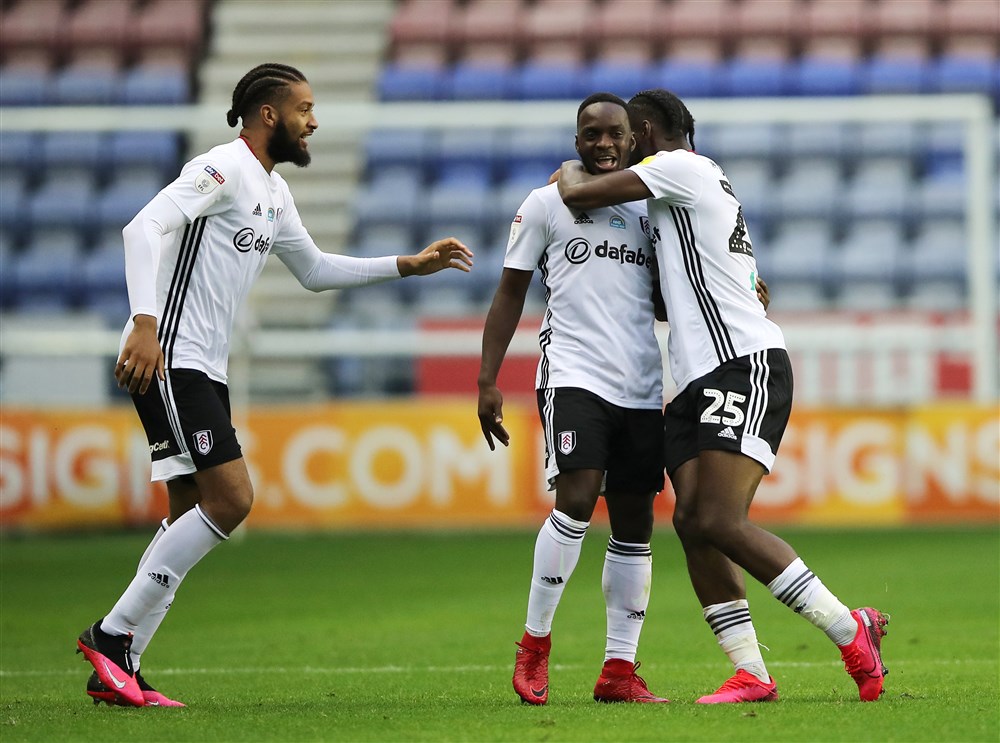 Fulham dankzij prachtige goals met een been op Wembley