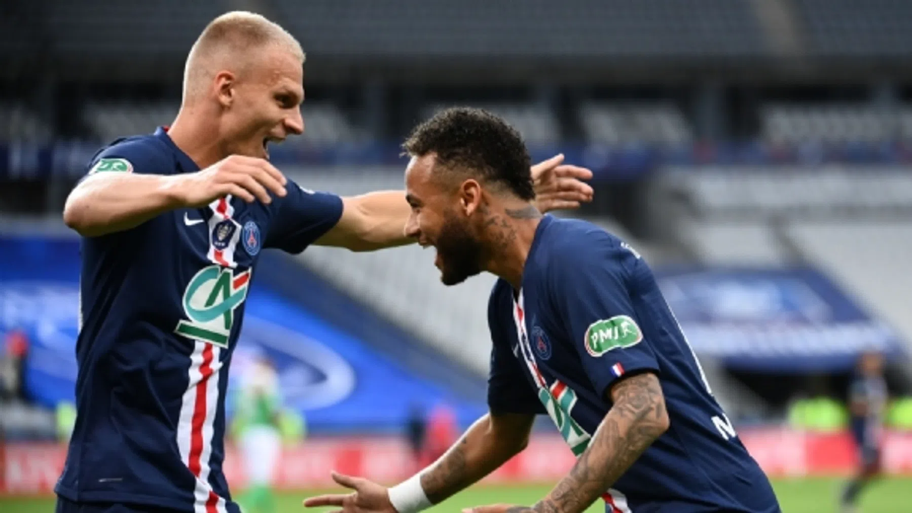 'Mitchel Bakker hangt nu al om de nek van Neymar'