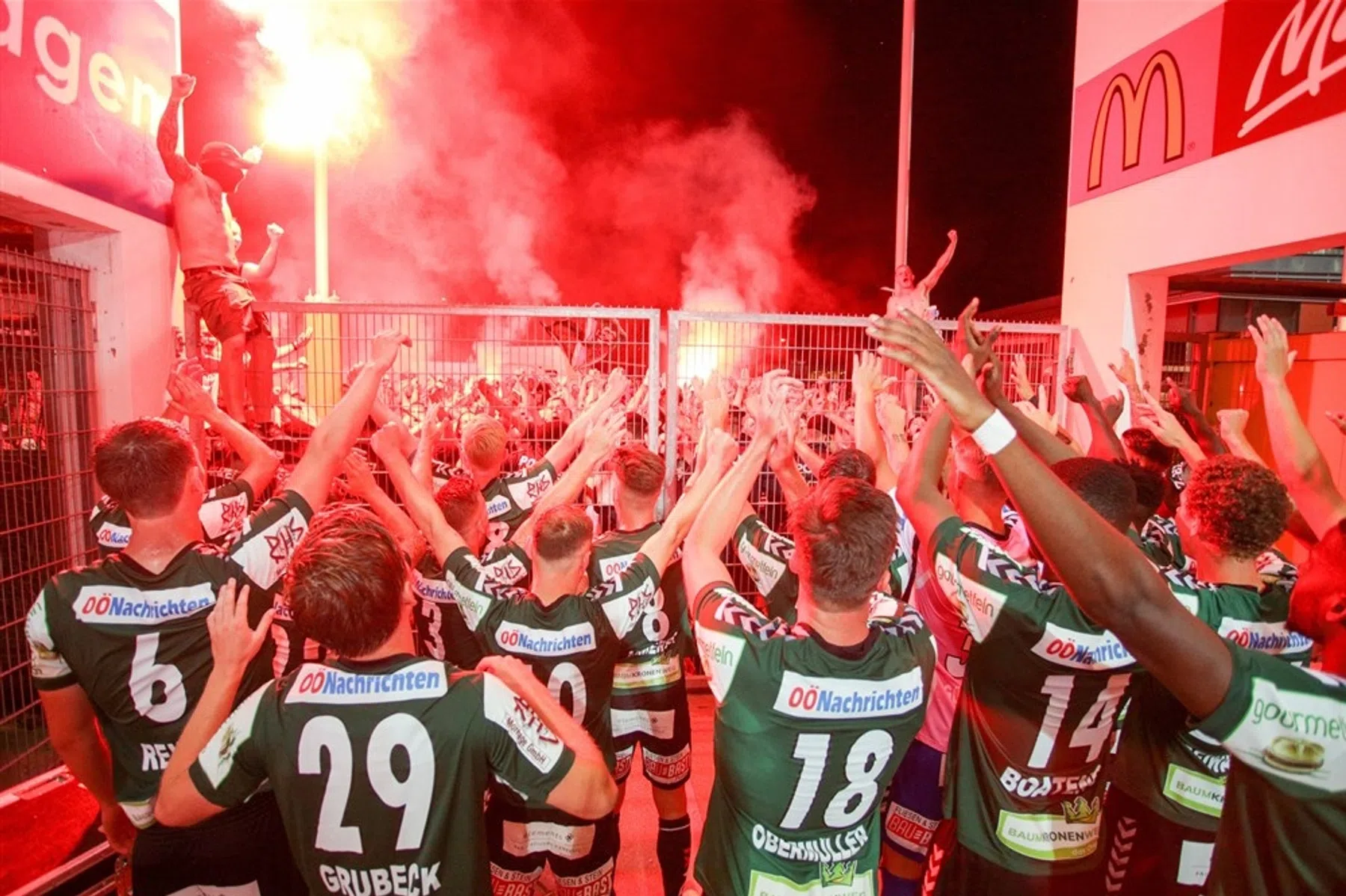 'Night of Shame' in Oostenrijk: Ried promoveert na 9-0 zege op doelsaldo