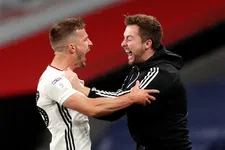 Thumbnail for article: Ingenieuze vrije trap helpt Fulham aan de jackpot en Premier League-rentree