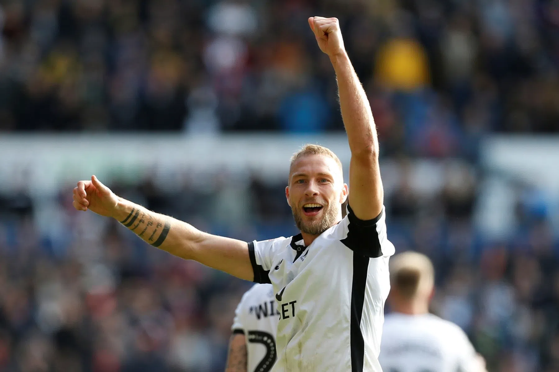 Van der Hoorn gaat op zoek naar nieuwe club na vier jaar Swansea