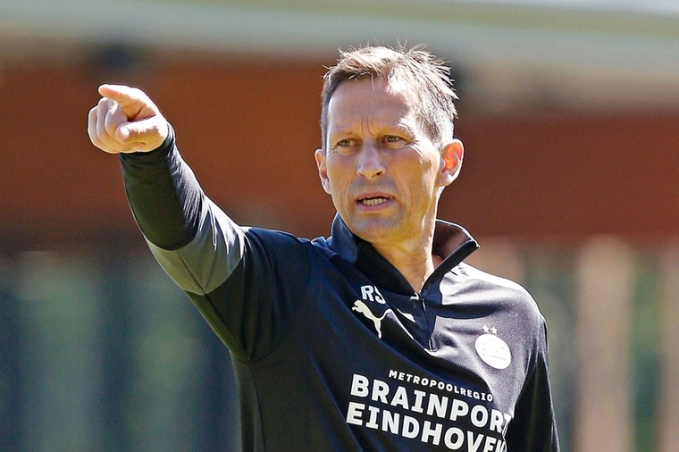 PSV-coach Schmidt legt uit: over zijn werkwijze, zijn wensenlijstje én Malen