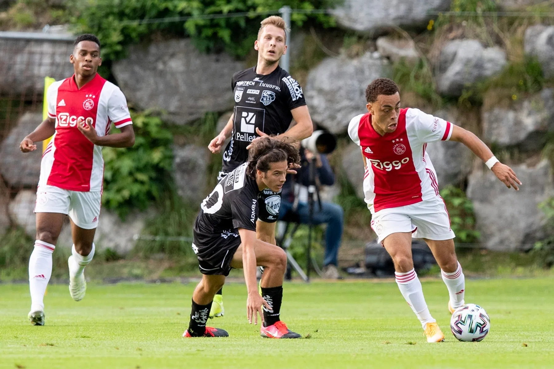 Dominant Ajax wint na flitsende start ook van Wolfsberger AC