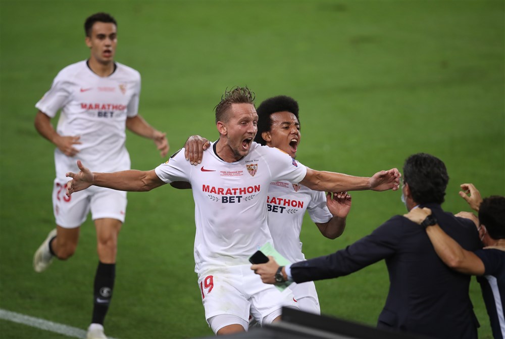 Absolute hoofdrol voor Luuk de Jong bij Europa League-winst Sevilla