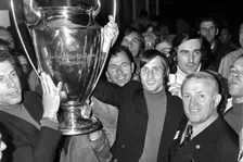 Thumbnail for article: Rijkaard onthult bronzen standbeeld Cruijff voor Arena