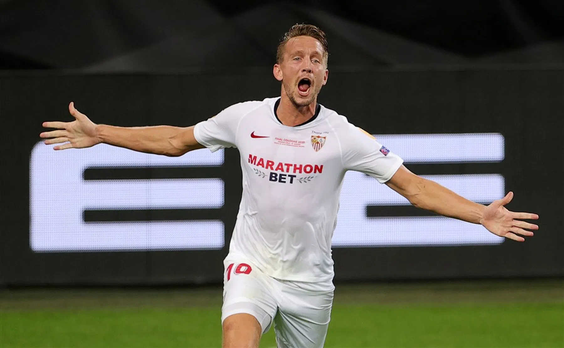 'Heldenrol Luuk de Jong voor altijd met gouden letters in de geschiedenisboeken'