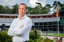 Thumbnail for article: KNVB-competitiemanager: 'Bezoek aan stadion is veiliger dan aan supermarkt'