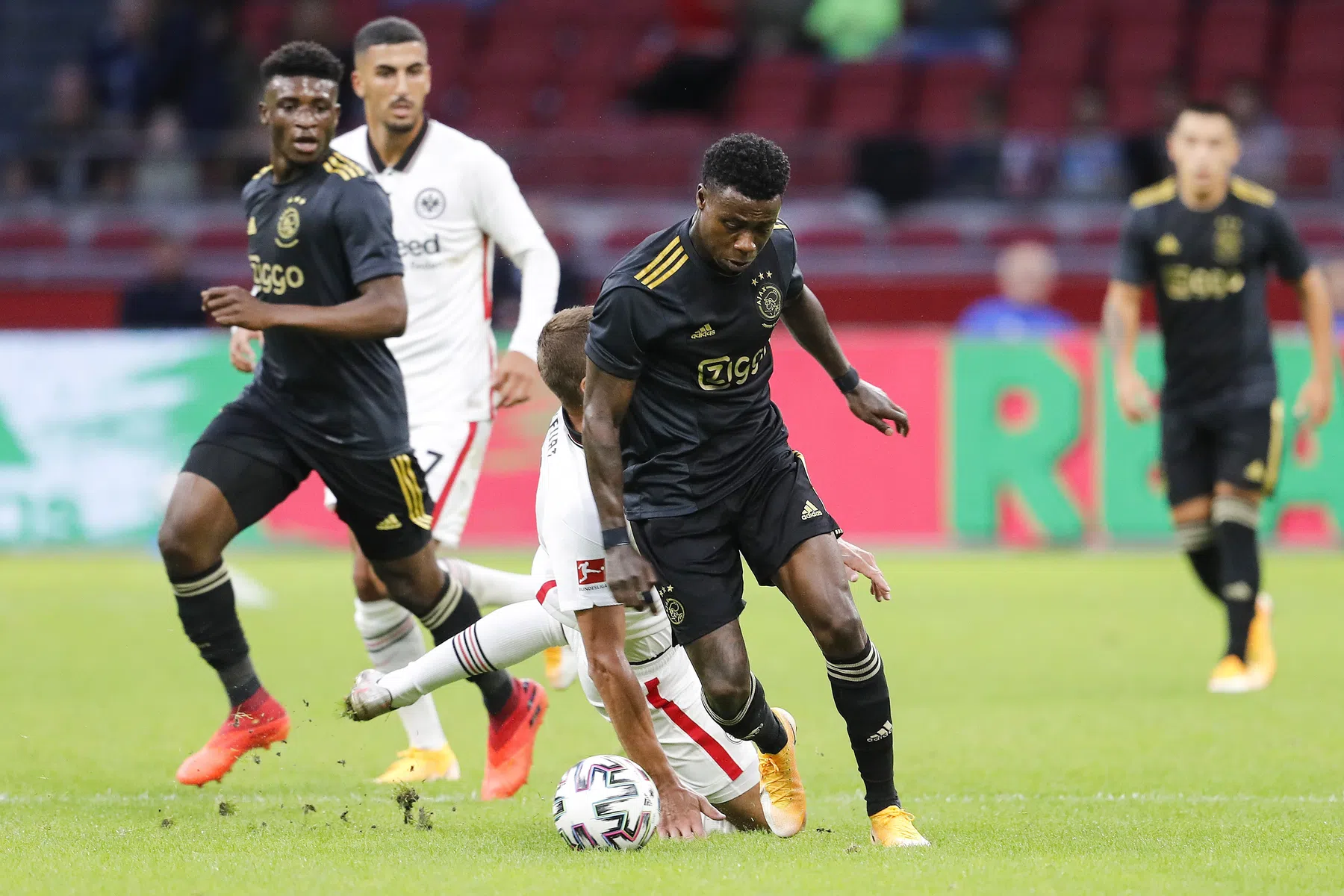 Ajax en de erfenis van Donny van de Beek: 'Promes geeft ons een andere dimensie'