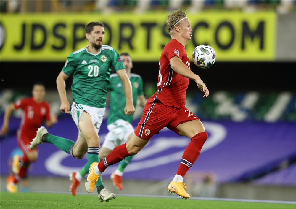 Schotland worstelt met fantasie-Tsjechië, Haaland en Sørloth houden huis