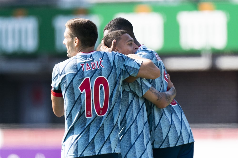 Antony schiet tiental Ajax met kunstgrasstuit langs taai Sparta